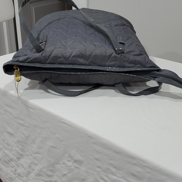 NWOT Joy Mangano Gray Quilted pocketbook - Picture 5 of 10